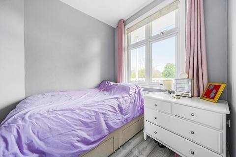 2 bedroom flat for sale, Lynton Road, Acton
