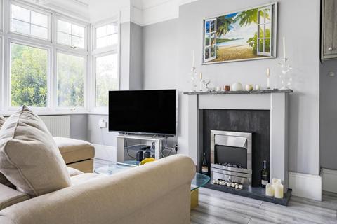 Flat B, 143 Lynton Road, London, W3 9HN