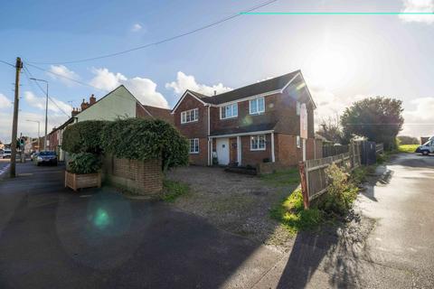 4 bedroom detached house for sale, London Road, Teynham, ME9