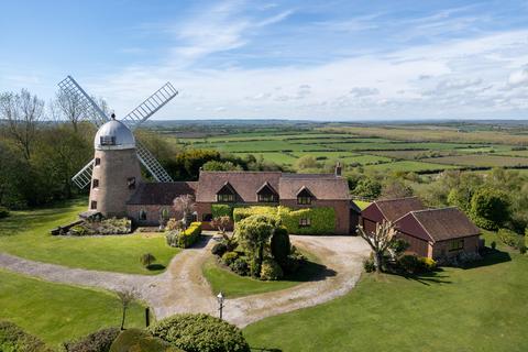 4 bedroom detached house for sale, Mill Road, Napton, Southam, Warwickshire, CV47