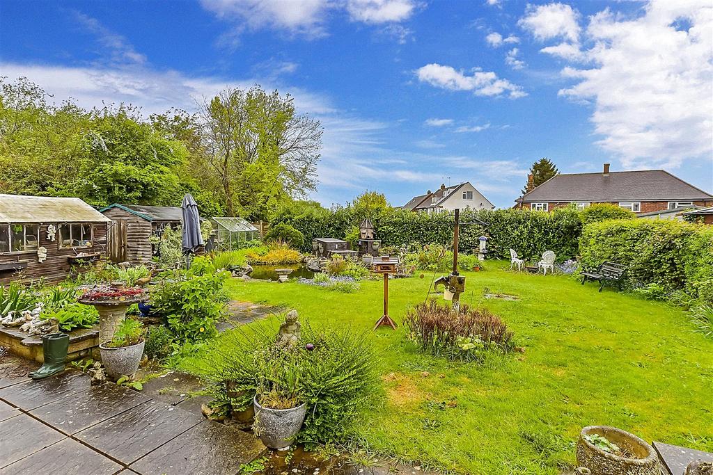 Longfield Road, Meopham, Kent 2 bed semidetached bungalow for sale £