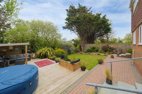 3 bedroom detached house for sale, Hythe Road, Dymchurch, Romney Marsh, TN29