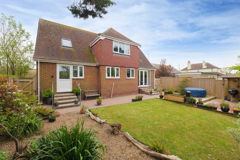 3 bedroom detached house for sale, Hythe Road, Dymchurch, Romney Marsh, TN29