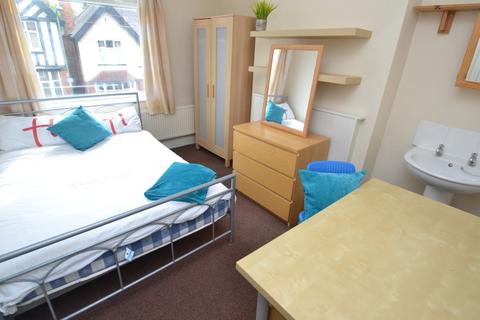 4 bedroom semi-detached house to rent, Elmsthorpe Avenue (4 Bed), Nottingham NG7
