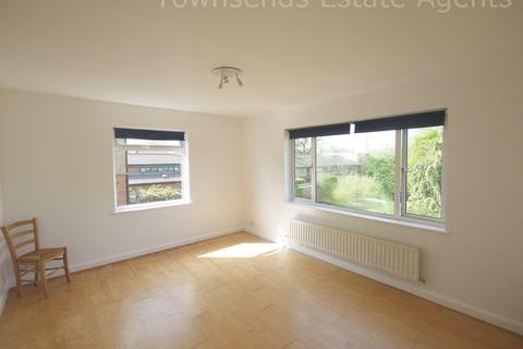 2 bedroom maisonette to rent, Hallowell Road, Northwood HA6