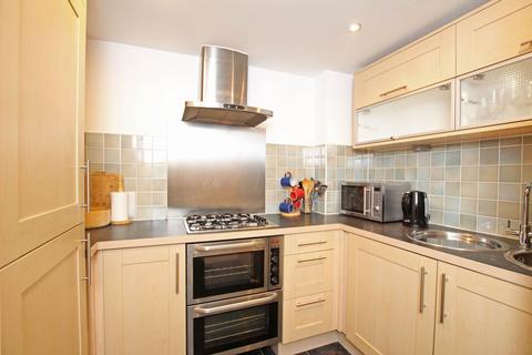 2 bedroom flat for sale, Martinique Way, Eastbourne, BN23 5TH