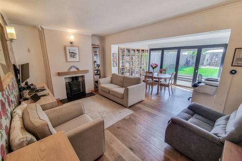 22 Ewins Close, Ash, Aldershot, GU12 6SA
