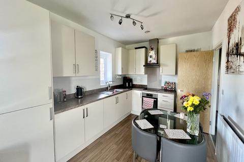 2 bedroom flat for sale, Dymchurch Court, Godinton Road, Ashford, Kent