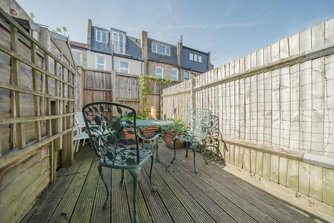 3 bedroom flat for sale, Penwith Road, Earlsfield