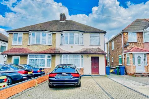 3 bedroom semi-detached house to rent, The Chase, Edgware