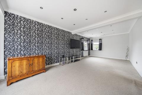 6 bedroom detached house to rent, Grange Lane, Bromham, Bedford