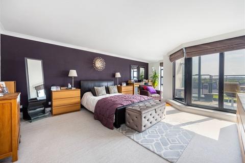 2 bedroom penthouse for sale, Burrells Wharf Square, London, E14 3TB
