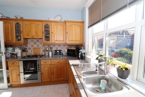 3 bedroom flat for sale, Bedford Avenue, Bexhill-on-Sea, TN40