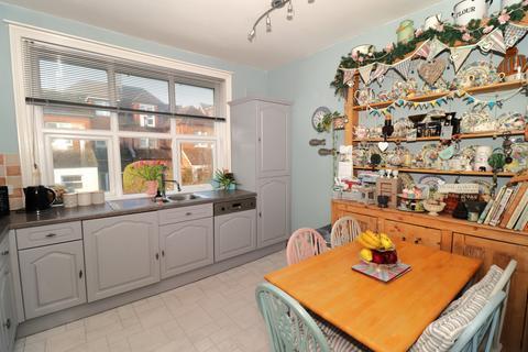 3 bedroom flat for sale, Bedford Avenue, Bexhill-on-Sea, TN40