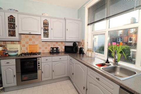 3 bedroom flat for sale, Bedford Avenue, Bexhill-on-Sea, TN40