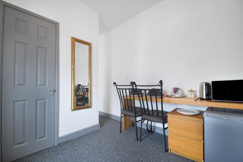 1 bedroom in a house share to rent, Room 4 6 York Place, Newport