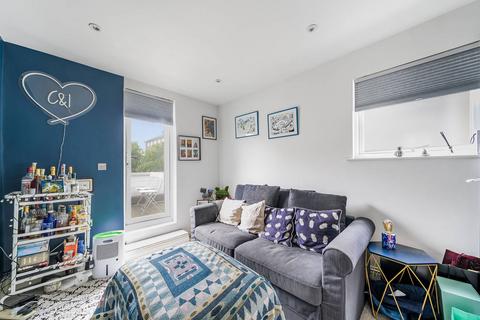 3 bedroom flat for sale, Rosaline Road, Munster Village, London, SW6