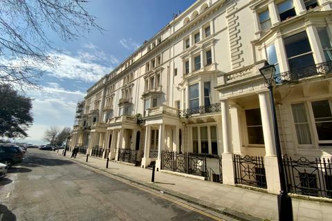 1 bedroom flat to rent, Palmeira Square, Hove, BN3