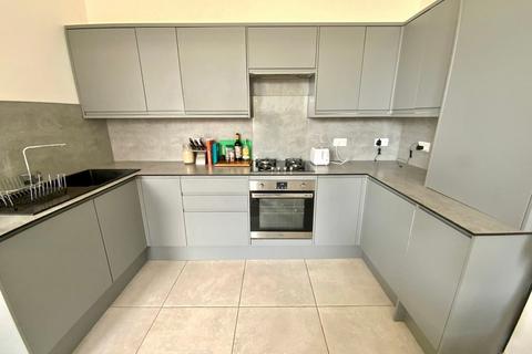 1 bedroom flat to rent, Palmeira Square, Hove, BN3