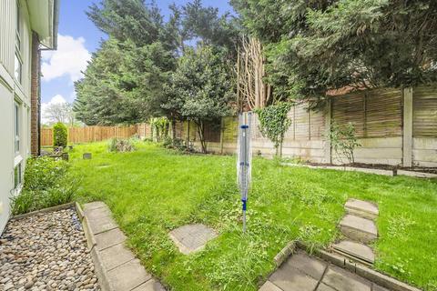 1 bedroom flat for sale, Thirlmere Gardens, Northwood, HA6