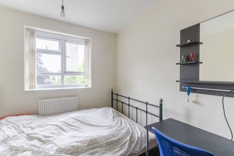 4 bedroom flat to rent, West House Close, Southfields, London, SW19