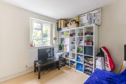 4 bedroom flat to rent, West House Close, Southfields, London, SW19