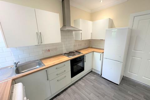 2 bedroom flat to rent, Dens Road, Dundee, DD3