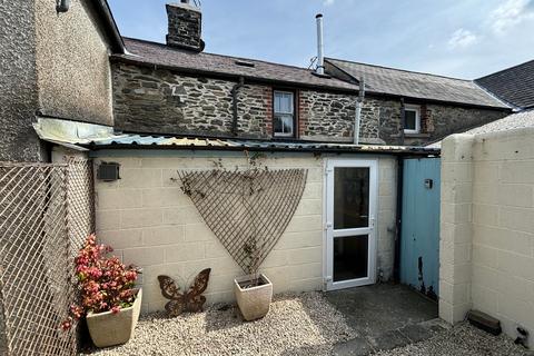 2 Station Road, Tregaron, SY25 6HU