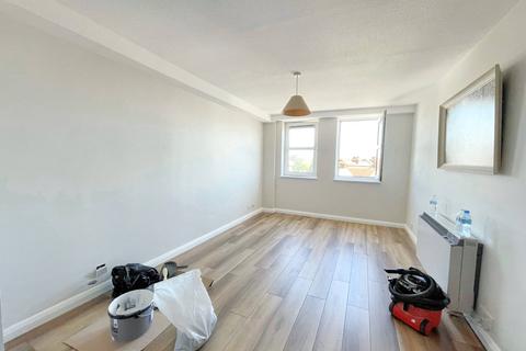 2 bedroom apartment to rent, Terminus Road, Eastbourne BN21
