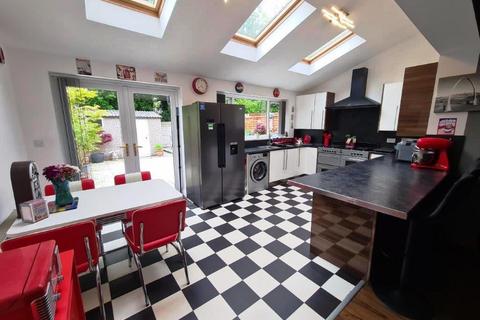 3 bedroom semi-detached house for sale, Graver Lane, Newton Heath