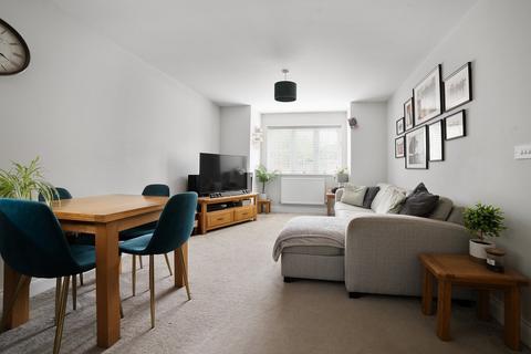 2 bedroom apartment for sale, 101 Chertsey Road, Ashford, TW15