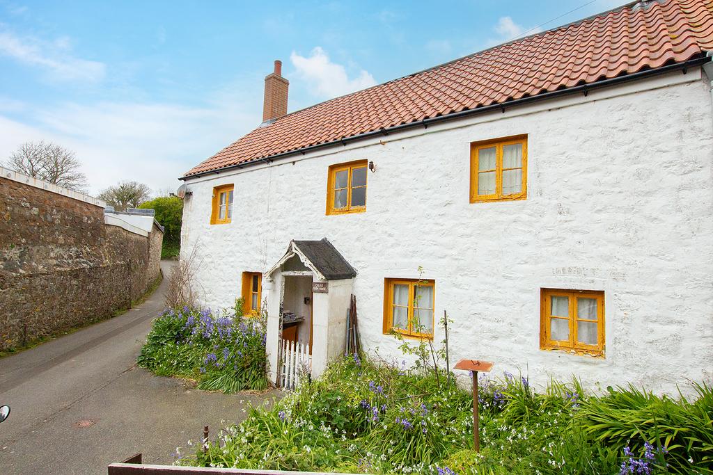 Calais, St Martin's, Guernsey, GY4 3 bed property for sale £595,000