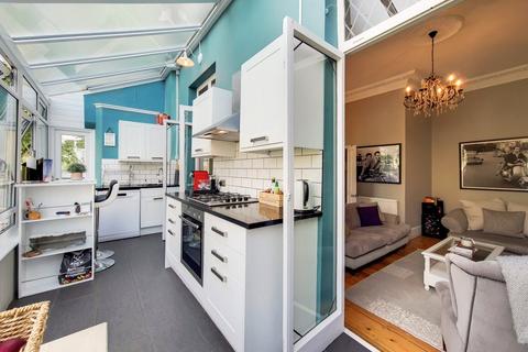 2 bedroom apartment for sale, Camden Road, London, N7