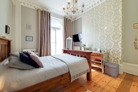 2 bedroom apartment for sale, Camden Road, London, N7