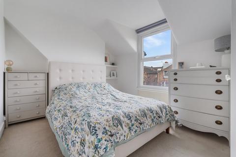 2 bedroom flat for sale, Lavender Gardens, London, SW11