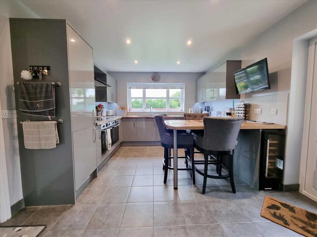 Kitchen: