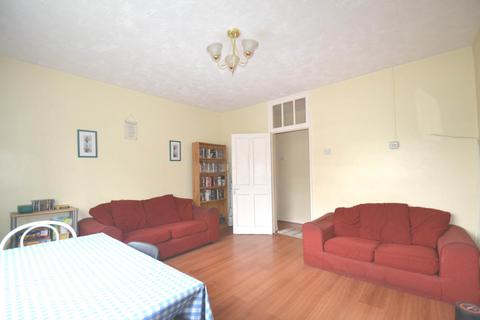 4 bedroom flat for sale, Lawrence Close, White City