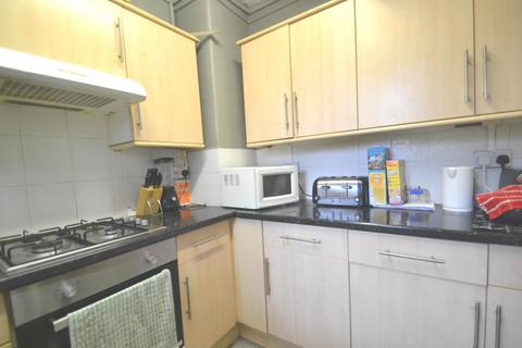 4 bedroom flat for sale, Lawrence Close, White City