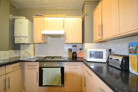 4 bedroom flat for sale, Lawrence Close, White City