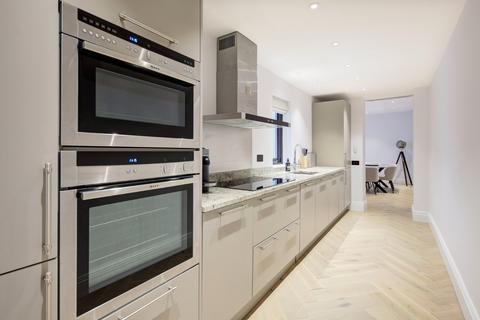 12b Queens Gardens, London, W2 3BA