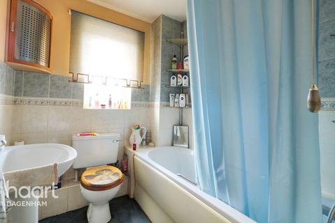 20 Stocker Gardens, Dagenham, RM9 4HL