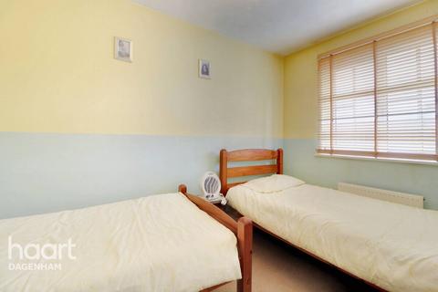 20 Stocker Gardens, Dagenham, RM9 4HL