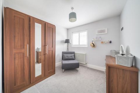 32 Edward Road, Hampton Hill, Hampton, TW12 1LG