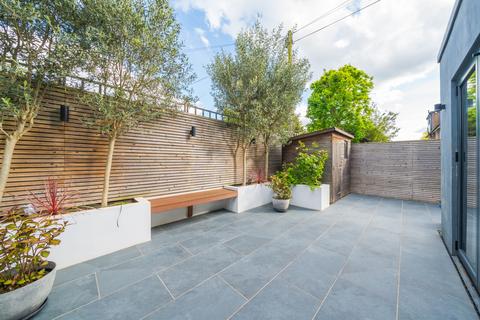 32 Edward Road, Hampton Hill, Hampton, TW12 1LG