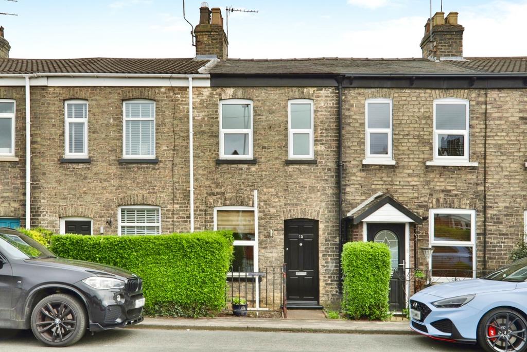 Beverley Road, Kirk Ella, Hull, HU10 7AA 2 bed terraced house for sale