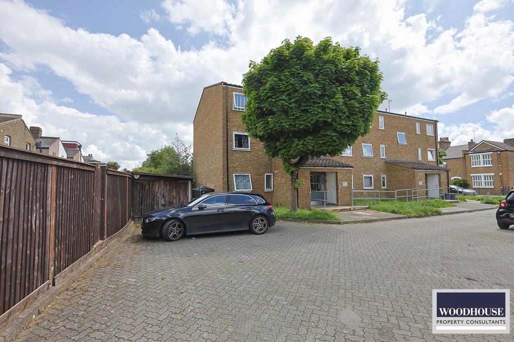 Halifax Road, Enfield EN2 1 bed flat for sale £275,000