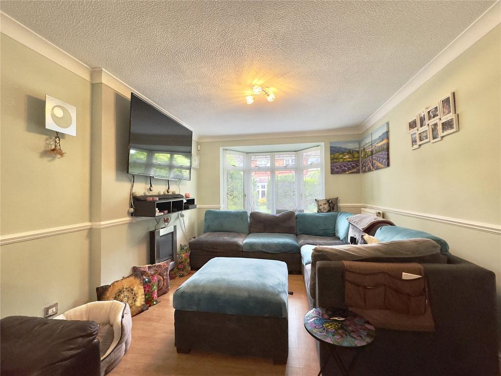 Glendale, Swanley, Kent, BR8 3 bed semidetached house for sale £425,000