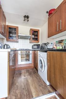 4 bedroom flat to rent, Yelverton Road Battersea SW11