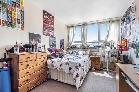 4 bedroom flat to rent, Yelverton Road Battersea SW11