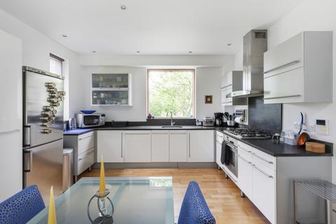8 Collison Place, Stoke Newington, London, N16 5AY